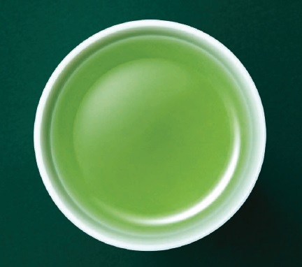 知覧茶が入った湯呑