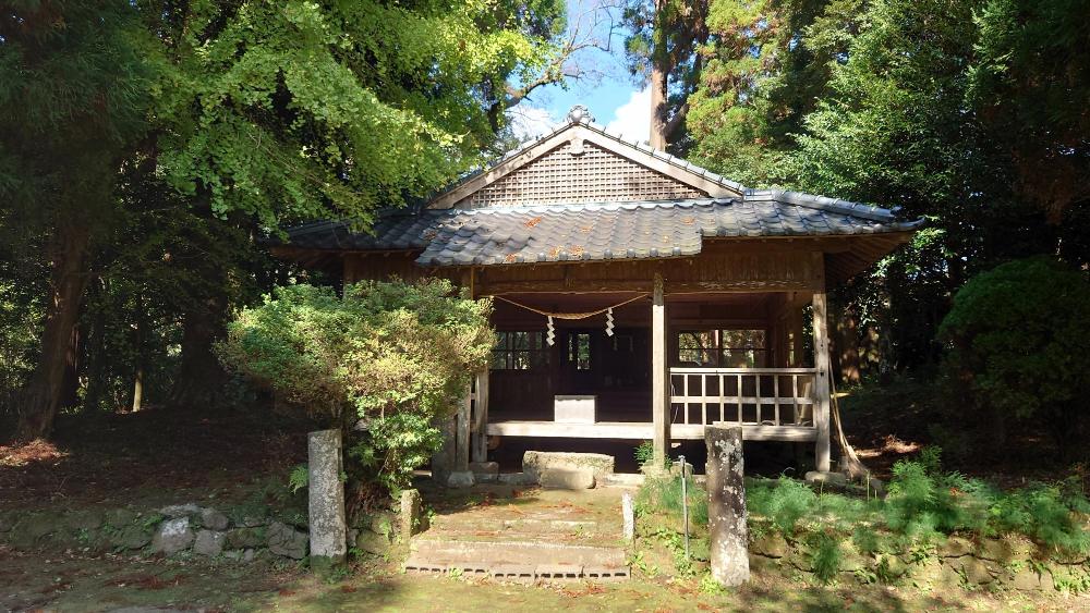 神殿地区にある久玉神社の社殿