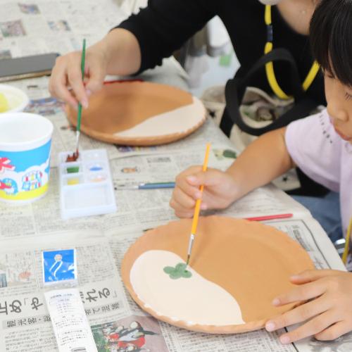 令和5年度第3回陶芸絵付け体験の写真です。