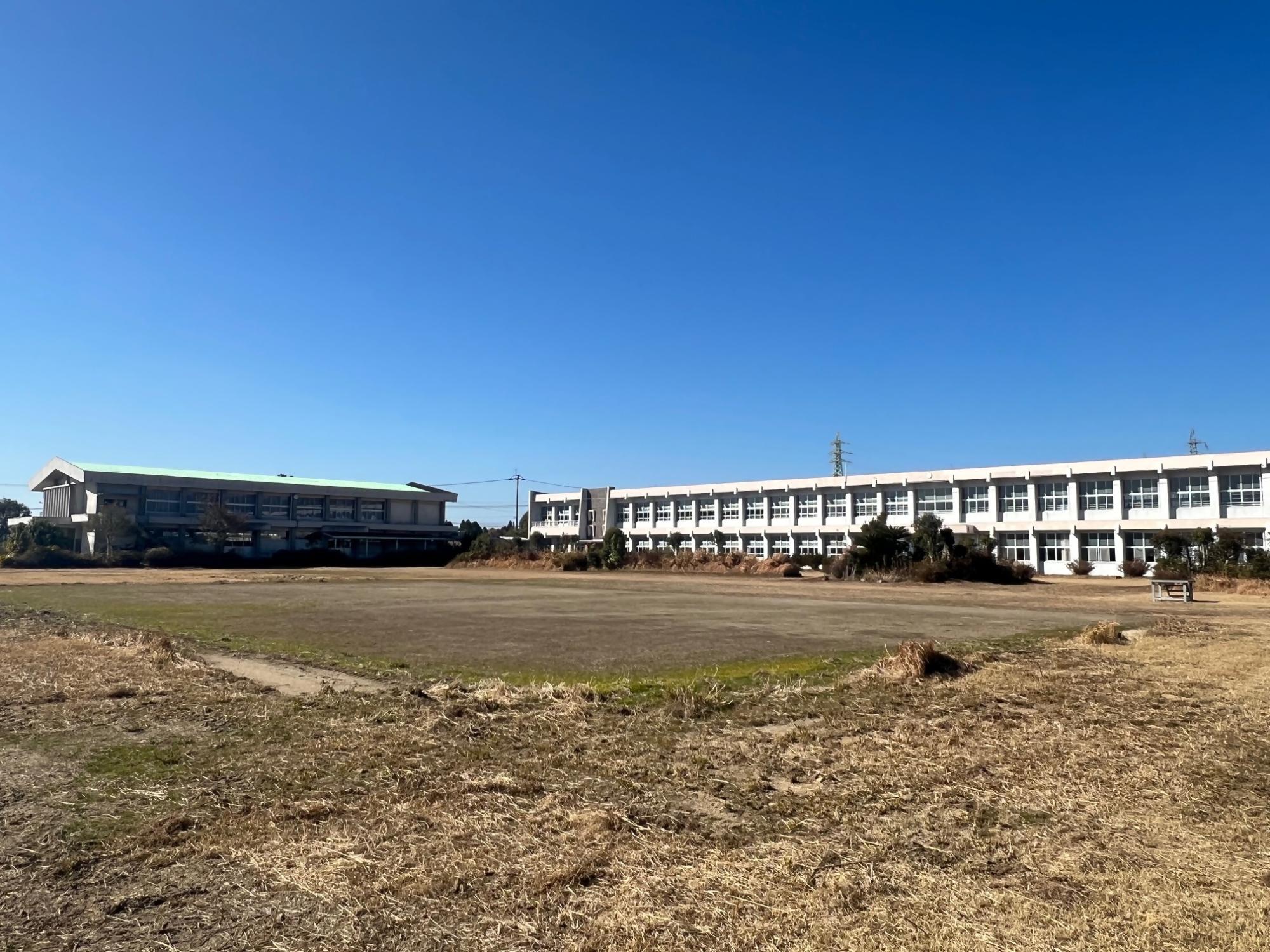 旧青戸中学校全景