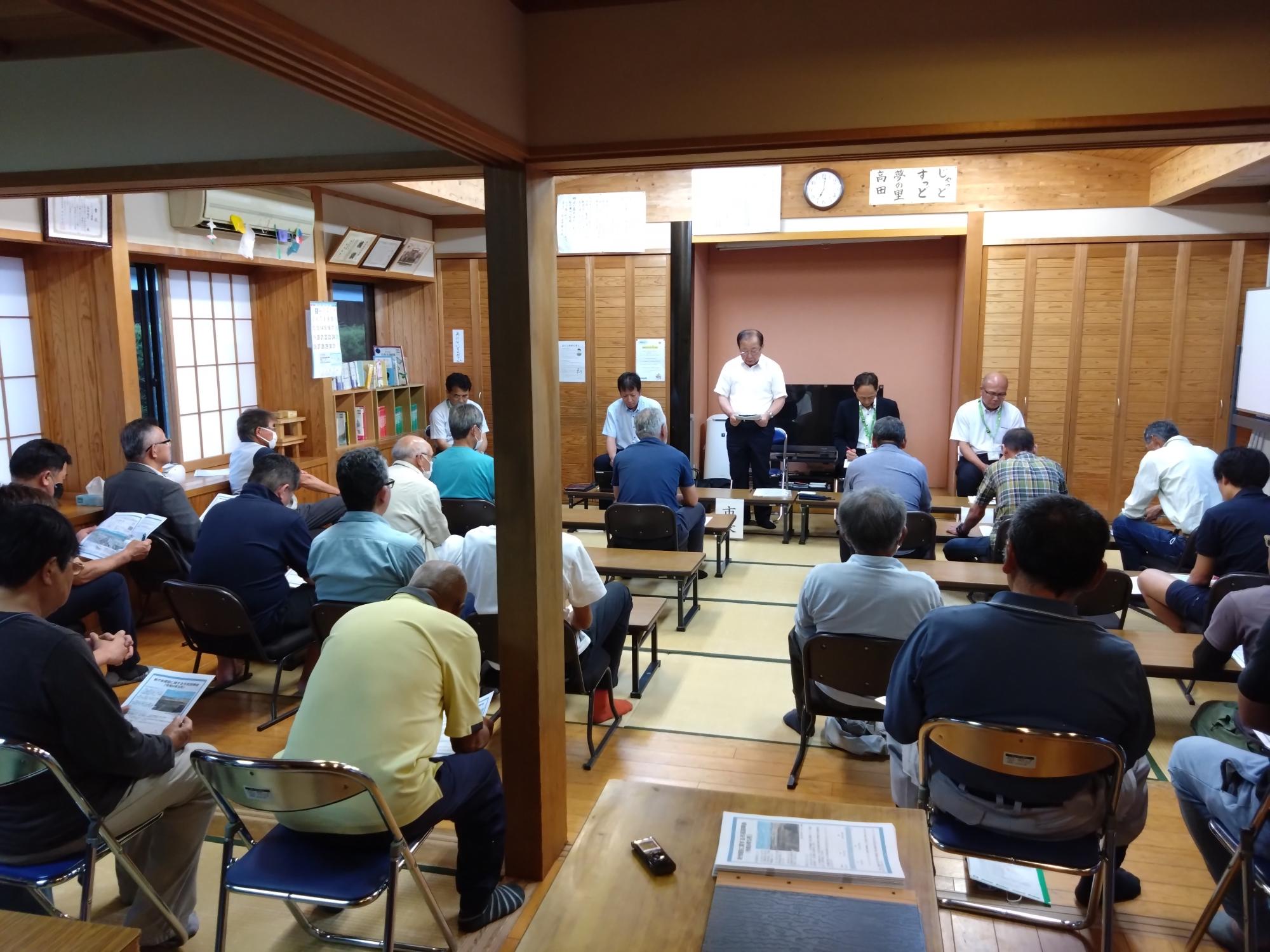 高田地区公民館での説明会の様子