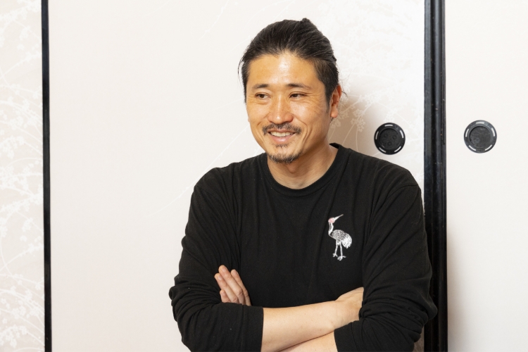 インタビューを受けている様子