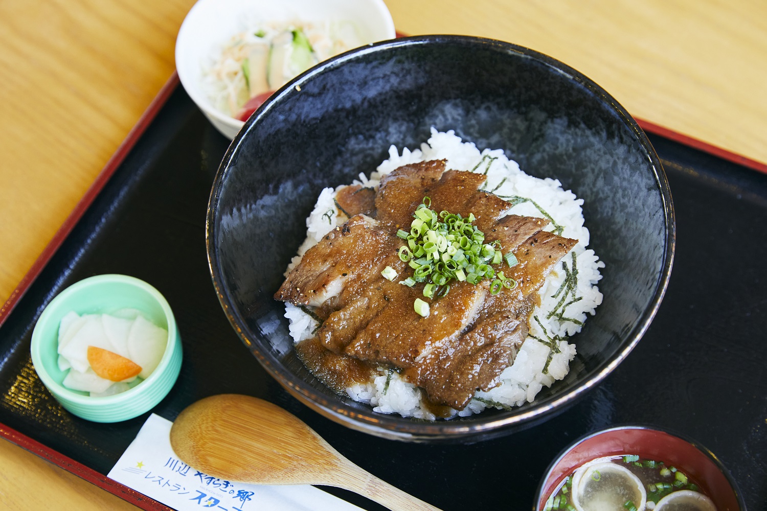 みなコレ名物丼タノカミステーション