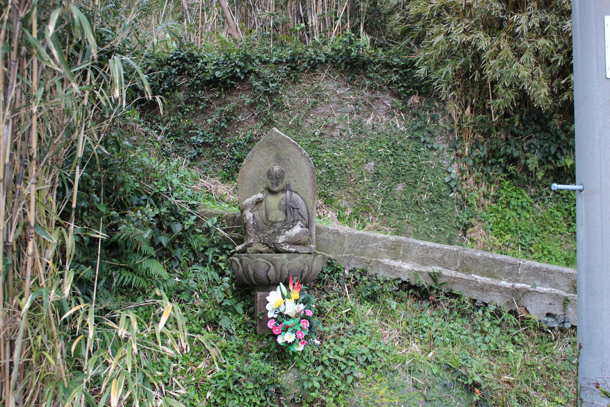 廣大寺跡の地蔵尊像