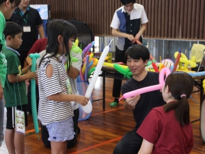子ども会フェスティバルでのバルーンアート