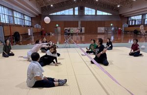 交流会（風船バレー）の様子