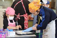 ふるさと体験学級（茶レンジ隊）での調理補助ボランティア