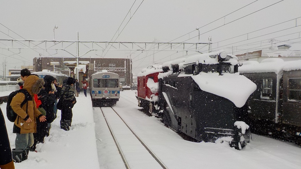 R7青少年国内派遣事業（弘南鉄道車両基地の見学）
