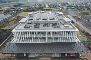 新庁舎造成工事の様子（正面から）
