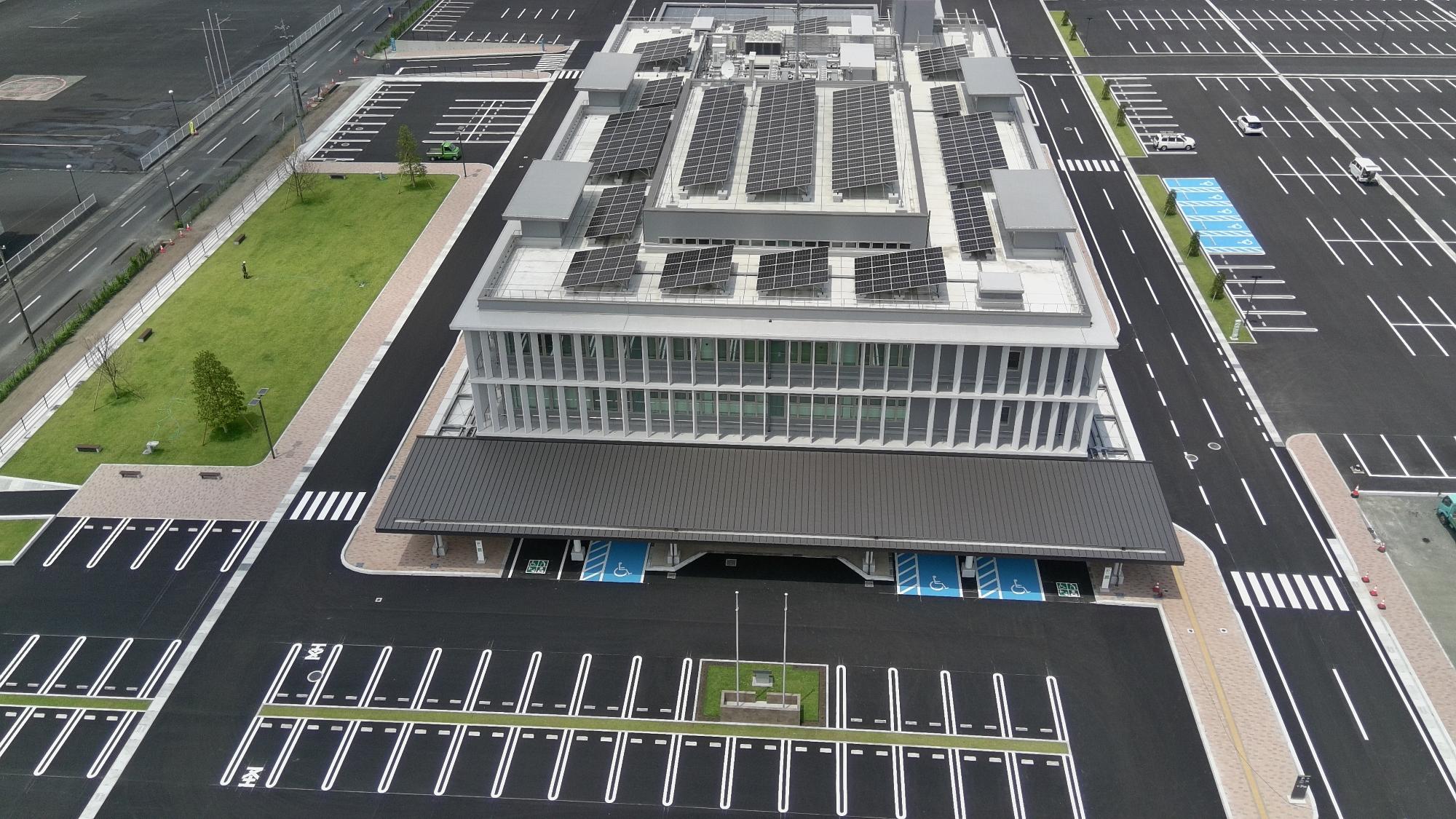 新庁舎造成工事の様子（県道側から）