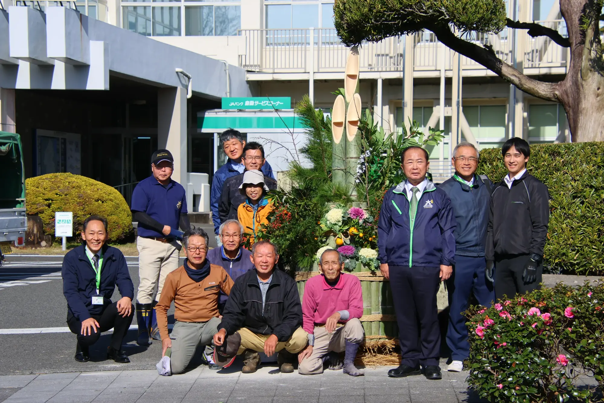 市役所前に立派な門松 〜 知覧町たけのこ振興会～
