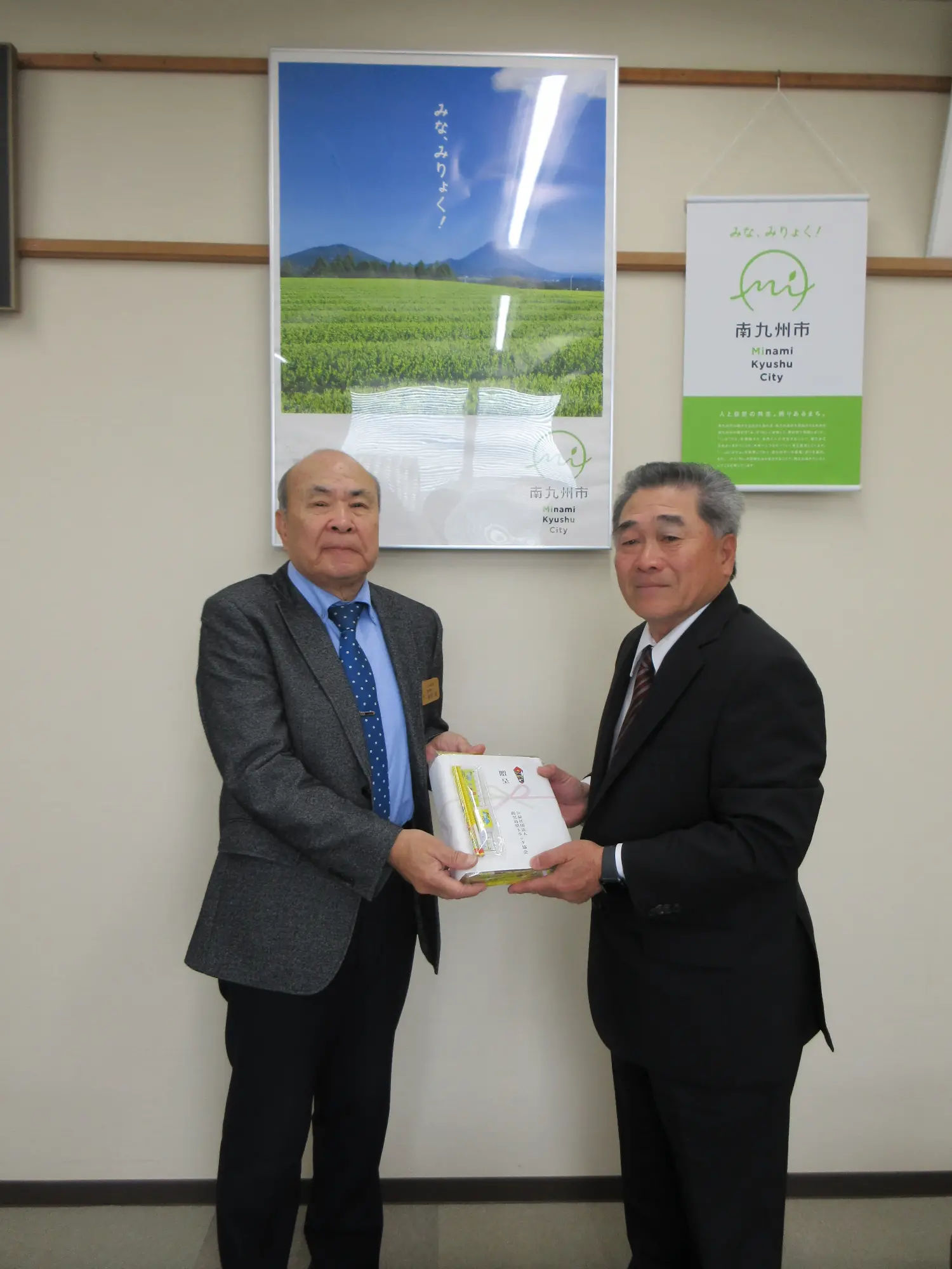 新入学児童に文房具セットの寄贈