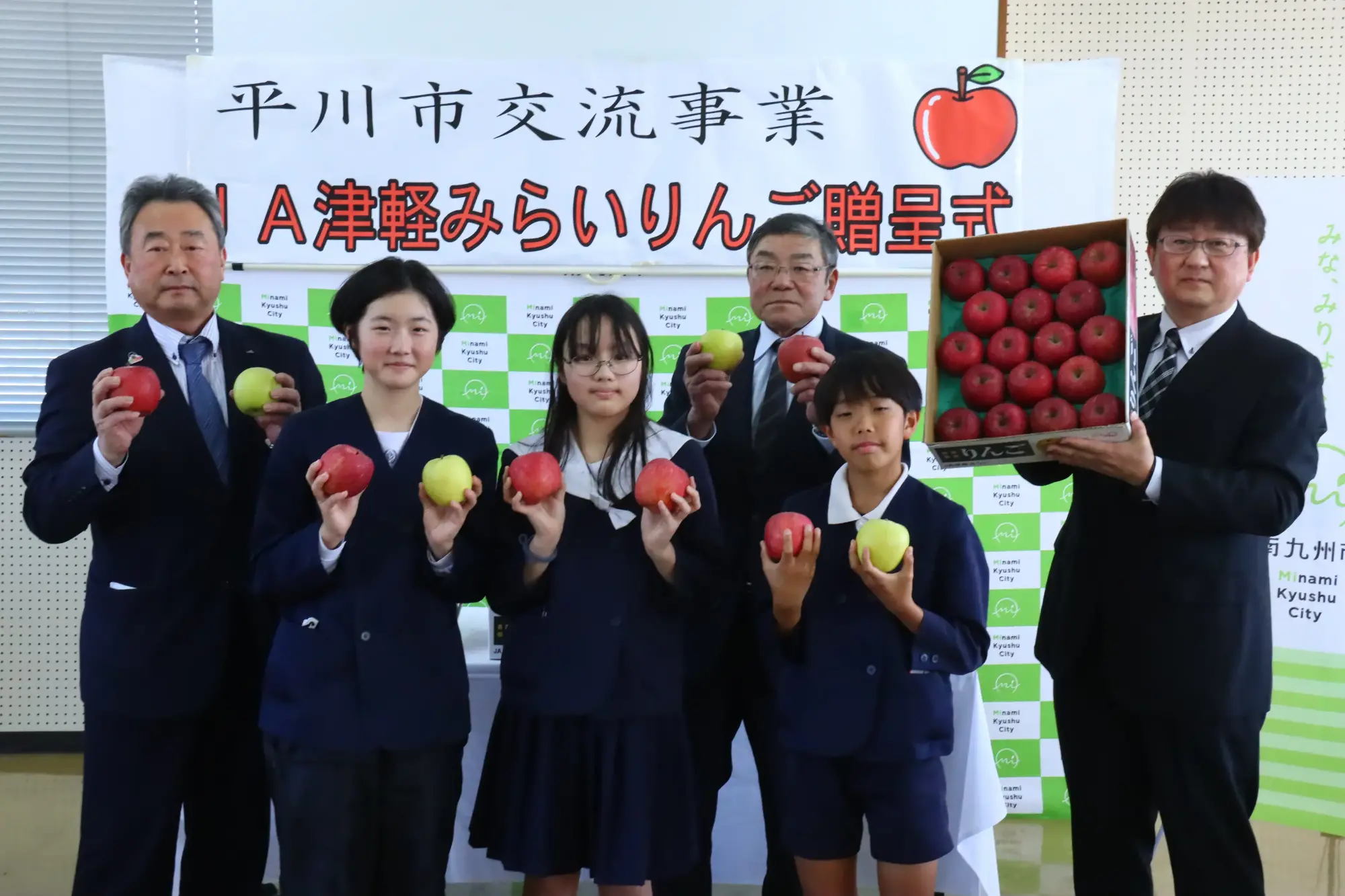 JA津軽みらいりんご贈呈