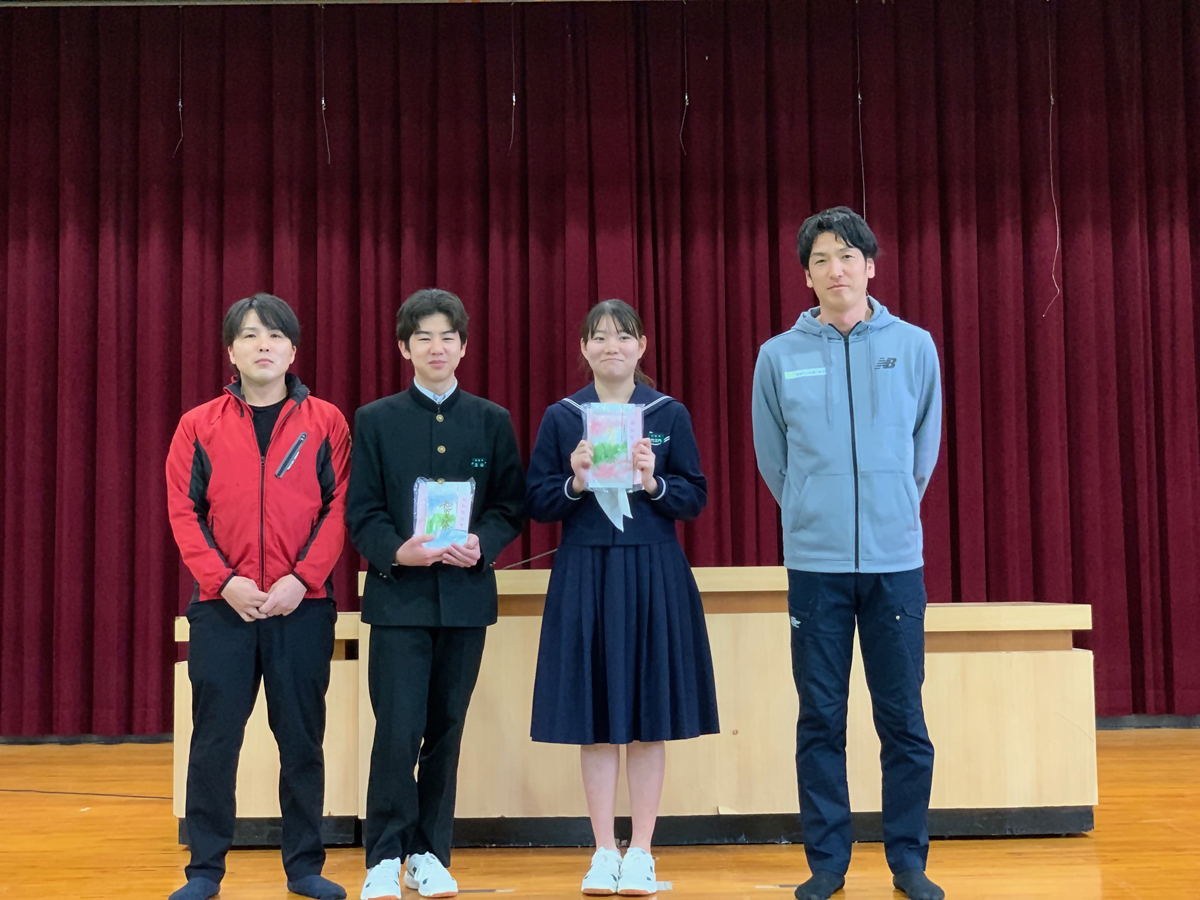中学校卒業生へ桜知覧茶をプレゼント
