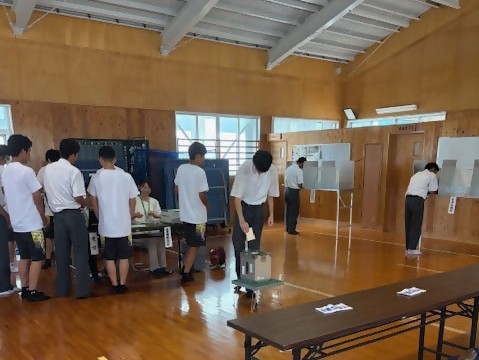 選挙の出前授業を実施しました